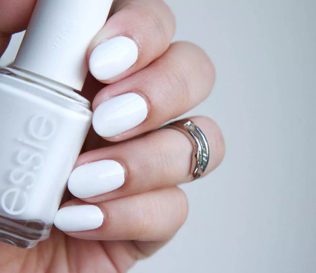 Weekend Mani: Essie Blanc – Sweet Jelly Bean